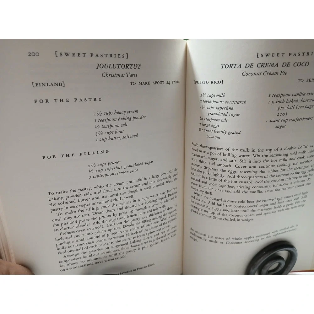 Christmas Cookbook HC Shona Crawford Poole 1979 Recipes Worldwide 1st Edition